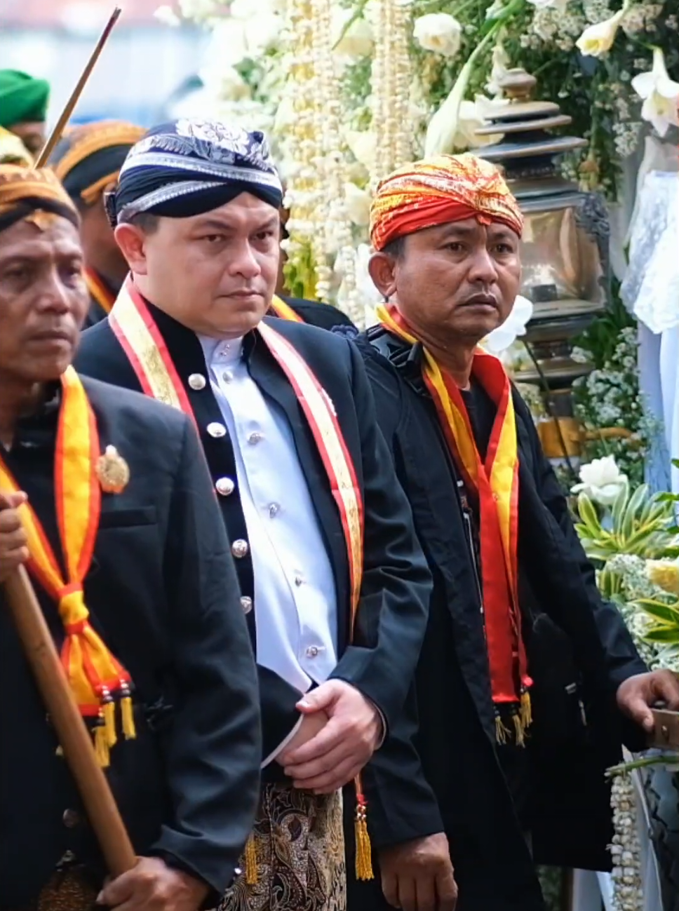 Pemberangkatan Jenazah SISKS Pakubuwono XIII ke Loji Gandrung Solo #solo #solo24jam #surakarta #keratonsolo #fyppppppppppppppppppppppp 