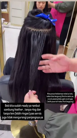 Ini pemasangan rambut sambung feather ya bebku tanpa ring tanpa lem dan pas servis tidak mengurangi panjangnya lebih ringan juga bebku, untuk helaiannya juga tebal ya pemasangan kita selalu usahakan serapi mungkin dan yang paling penting kita menggunakan 100 % rambut asli ya bisa di warnain sesuai keinginan kalian beb dan kita ready banyak ukuran #rambutsambung #rambutsambungasli #hairextension #hairextensionspecialist #rambutsambungmedan 