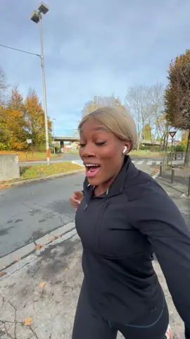 Le lien pour voter est juste en bas de la vidéo et dans ma bio merci pour tout je vous aime ❤️🙏🏾🏃🏽‍♀️✨ #tiktokawardsfr #pourtoi #sport #run #sportstiktok 