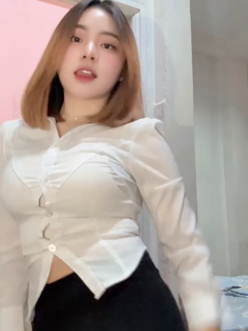 maaf kebuka dikit #jule #dance #viral #station123 #fypppppppppppppp 