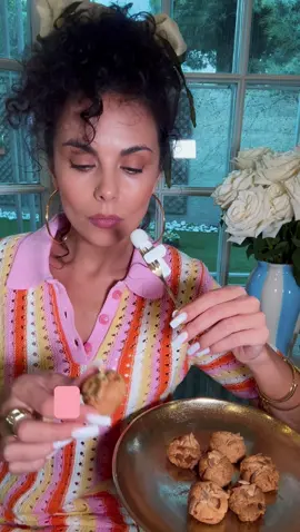 Galletas de almendra sin gluten 🍋 125 g de harina de almendra, 100 g de azúcar, 1 clara de huevo, ralladura de limón y almendras peladas. Al horno 12 min a 180°. Facilísimas y deliciosas✨