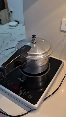 remember that all cookware should be induction ready :) #asahi #inductionstove #induction #inductioncooker #asahiinductioncooker 