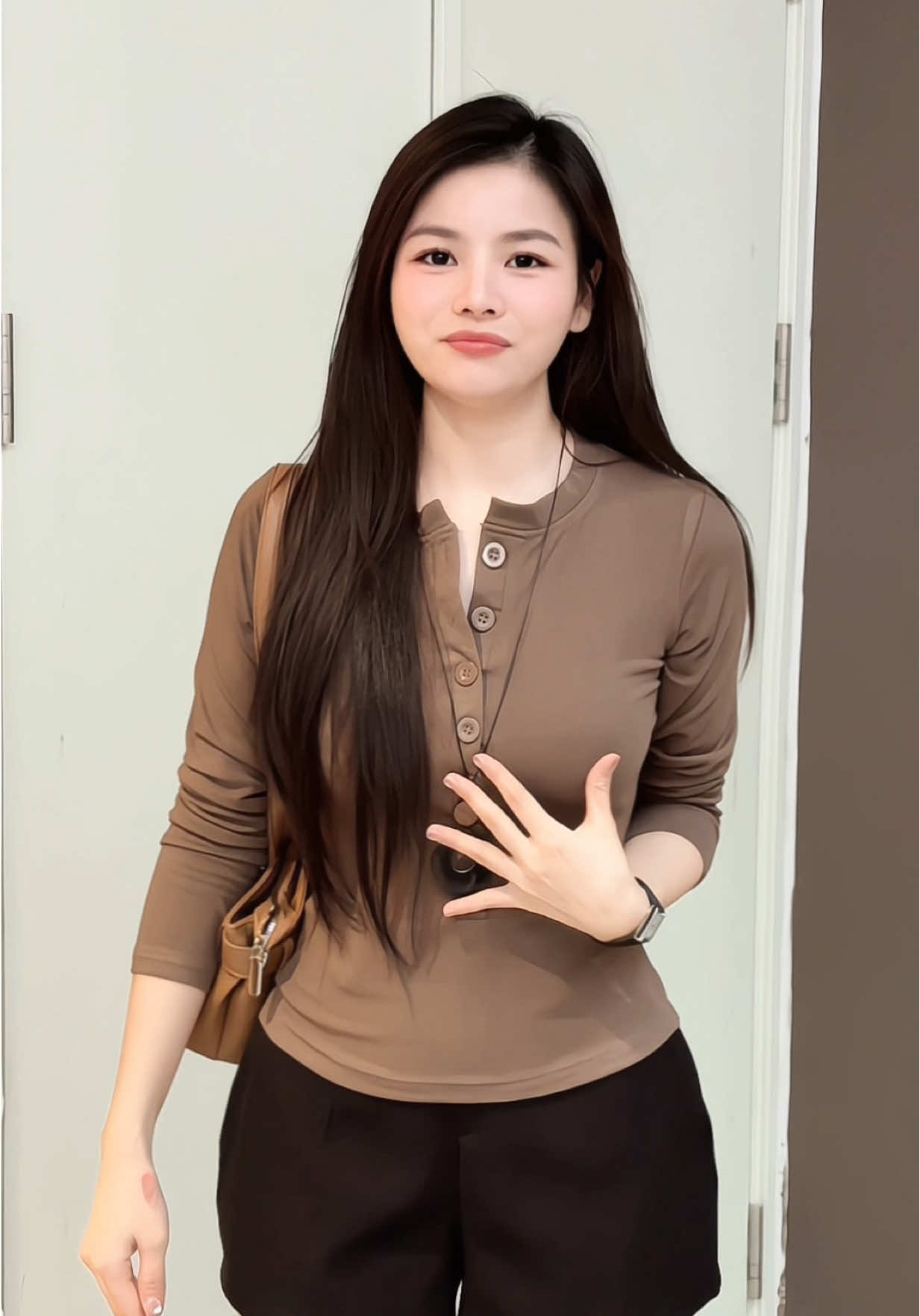 Áo thun nữ BIGSIZE Banamo, Áo thun dài tay cổ phối cúc, áo giữ nhiệt  #aothunnu #aothundaitay #aogiunhiet #aothun #aothudong 