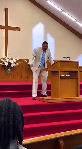 O pastor ficou doido 😂😂😂😂 #pastor #igreja #culto 