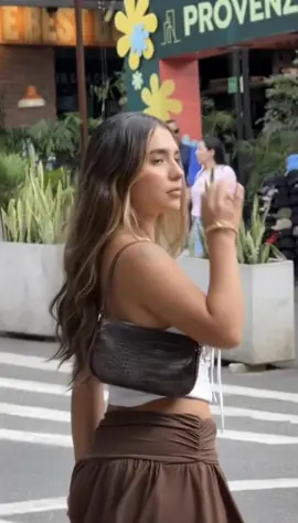 Nenhuma carona. Você me levaria? #meninadaroça #ilheusbahia🏖 #praiana 