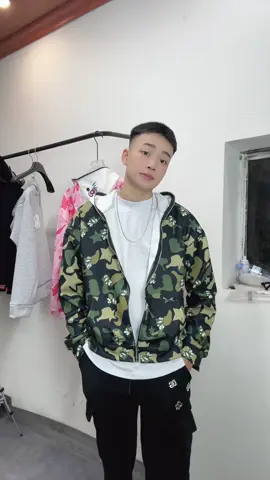 lẹ lẹ còn hàng nè