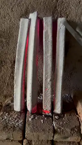 #上热门 Chinese bamboo charcoal is made from three-year-old bamboo. It has a high burning temperature, a long burning time, and is smokeless and odorless, making it an ideal choice for grilling and roasting meat. It is loved by consumers at home and abroad.#فحم #热门话题 #热门推荐 #上热门话题 