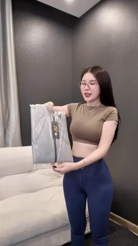 tầm nay mặc áo gió hợp lí a ạ