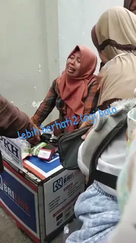 terjadi penjambretan baru saja tgl 5-11-2025