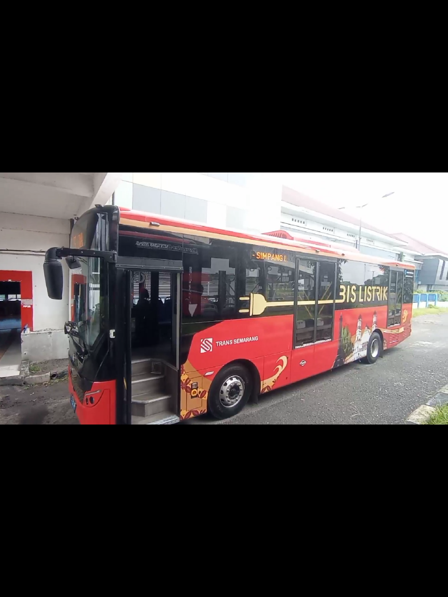 Uji Coba Bus Listrik Trans Semarang dari Terminal Mangkang - Halte Simpang 5 Semarang. Rabu, 05 November 2025 #Buslistrik #transsemarang #semarang #tentremkaroseri #fyp 