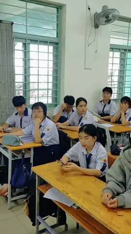 Giờ giáo dục địa phương: Lớp 10 C9 thuyết trình. Phần 1 