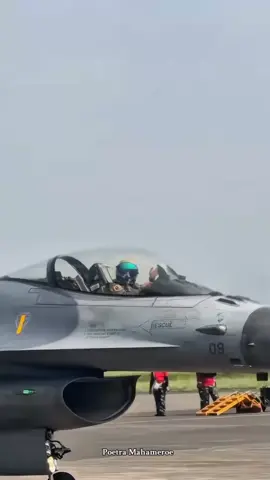 saya memang bukan sesempurna apa yang kamu lihat dari diriku. selamat pagi @Cipi istrinya Rhey 🤍  #tniauindonesia #tniau #swabuanapaksa #shukoi30figthter #f16tniau 