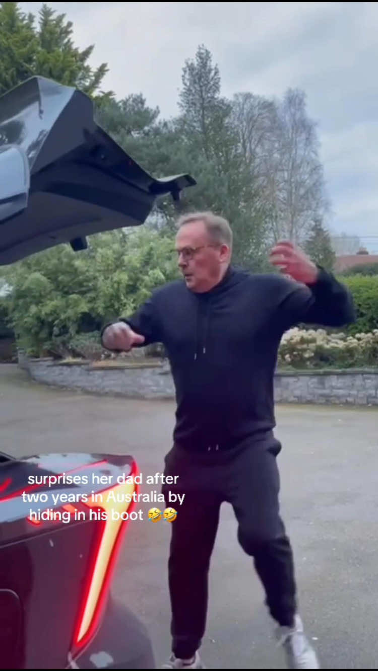 Reunion with my father after a long separation❤️#SurpriseReunion #father #familylove #reunion #backhome