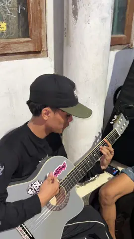 NAH GAIS, BUAT KALIAN YANG GITAR DAN CAJONNYA MAU SAMAAN KAYA KITA, LANGSUNG AJA CEK DIKERANJANG KUNING🤙🏽 #fyp #coverlagu #orangbarulebegacor #eckoshow #artisanguitarindonesia 