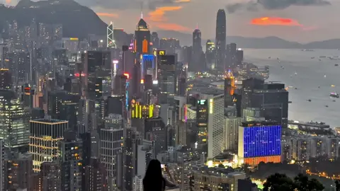You’re embracing the whole of Hong Kong in your eyes #fyp #hongkong 