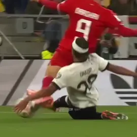 Quero ver passar. THE ART OF DEFENDING ☠️ .#fyp #desarme #artofdefending #zagueiro #defender 