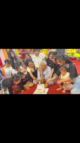 Con cháu mừng tho ngoại