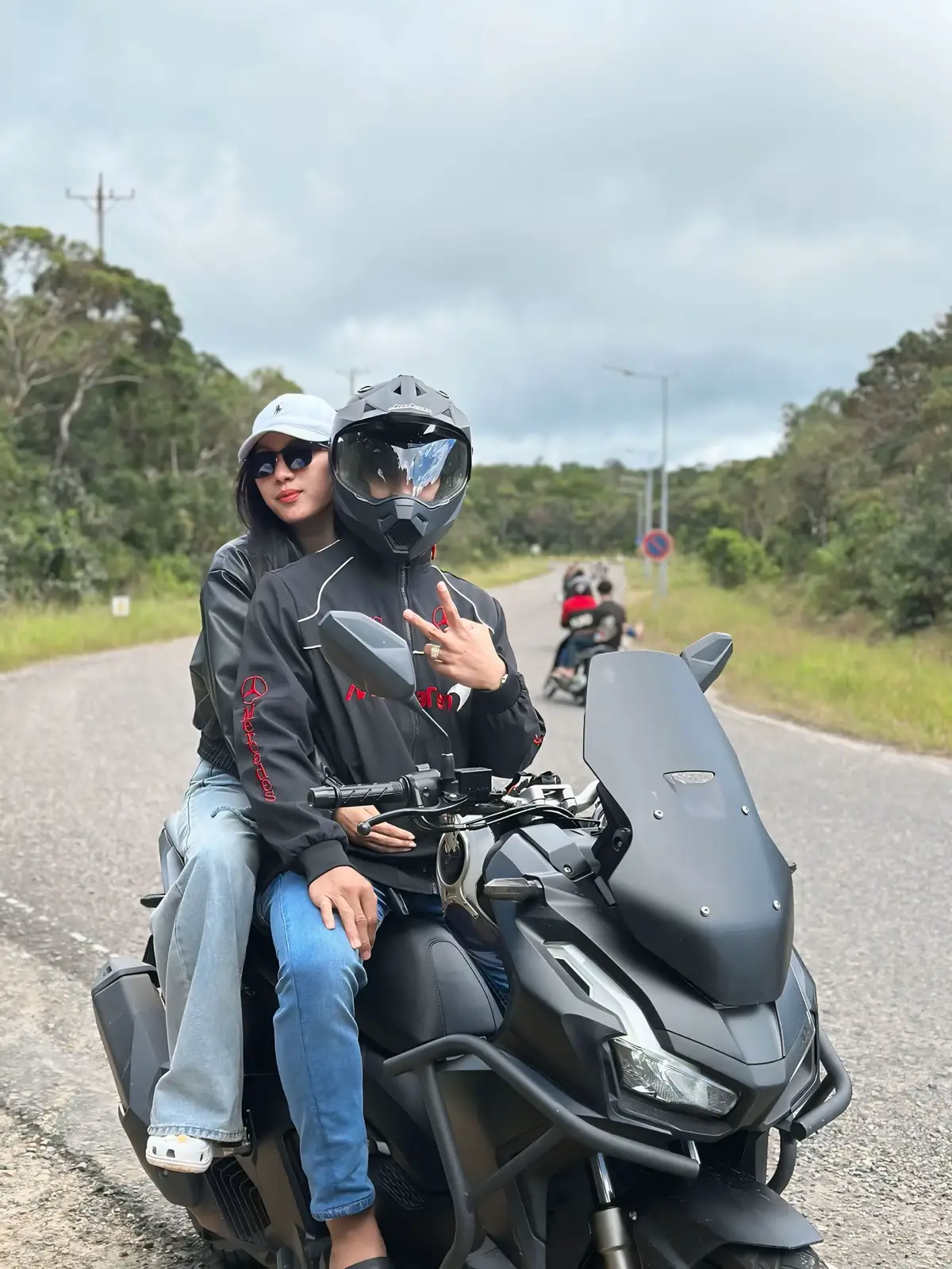 កាន់តែស្រទ្បាញ់យូរ កាន់តែខ្លាចបាត់បង់ព្រោះបងជាមនុស្សតែម្នាក់គត់ដែលធ្វើអោយអូនមានក្តីសុខបំផុត love you b 🫶🏻💗🎀