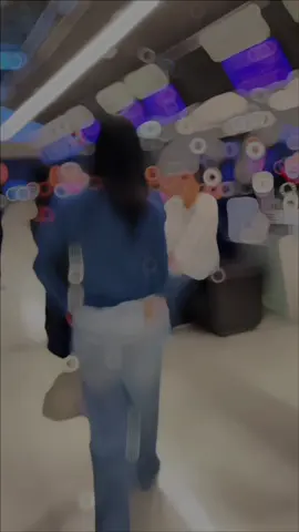 Có một người luôn sẵn sàng đứng đợi em🥹 #lingorm #linglingkwong #ormkornnaphat #fyp #viral @Lingling Kwong @ออมออมเอง:^D 