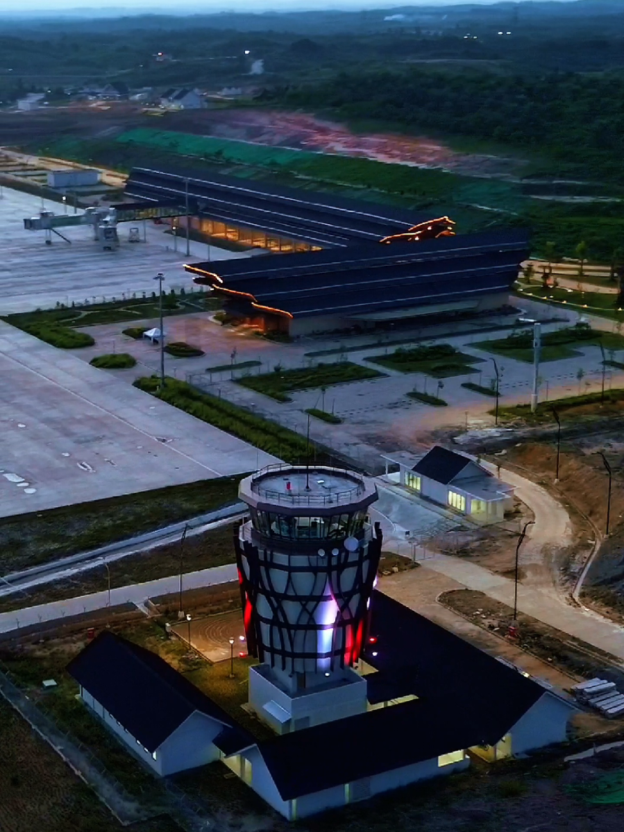 Seperti ini kondisi terkini dikawasan Menara ATC Bandara Nusantara IKN saat senja. #ikn #bandaranusantaraikn #ibukotanusantara 