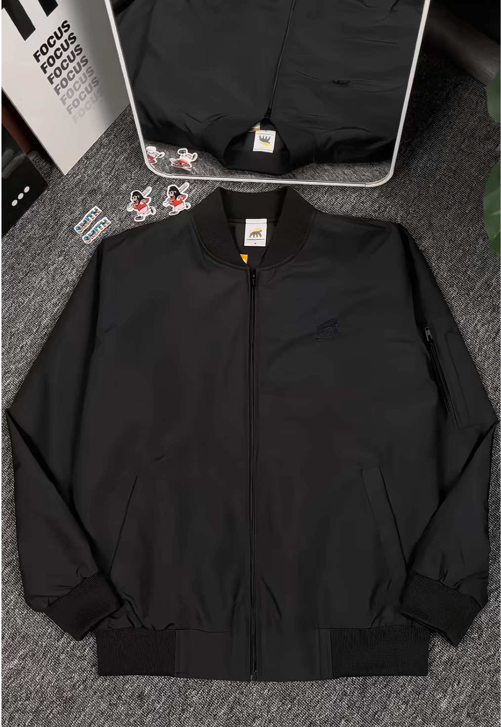 Pesona Jaket HOS Bomber Simpel Tapi Elegan, Ideal juga buat berbagai cuaca🔥 #jaketbomber #jaket #jaketcowok 