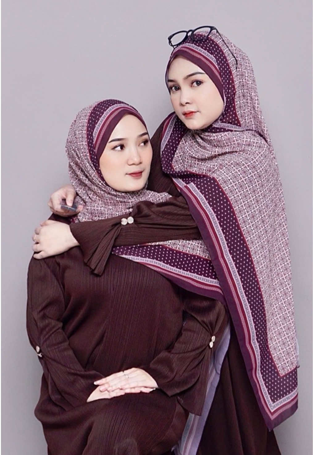 #CapCut abaya nya cakep pollll😍🤎🤎#masyaallahtabarakkallah #allhumabarik #abayastyle #fotostudio @pio<3 