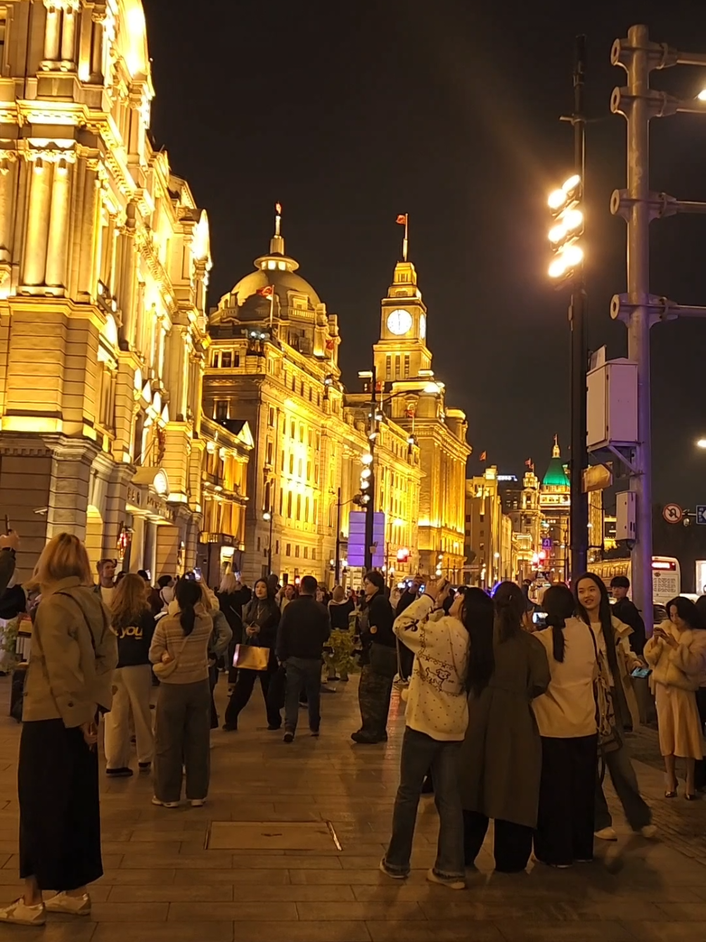 The lights at the Bund in Shanghai  (2nd November 2025, Sunday) 📍The bund, Shanghai, China #lightshow #thebundshanghai #shanghai 