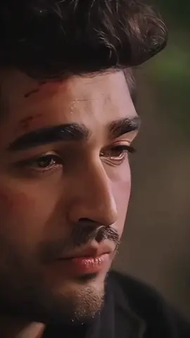 قالي قلبي بيتحرق بس لازم نفترق قالي غيرتي زايده ناري لازم ابعد بـ اختياري قبل عمري ميتسرق يبقي لازم نفترق قلت سبني وعيش حياتك اعتبرني وقت فات صعب ابقي بذكرياتك حد مخلص كان شاريك كنت عايشه عشان هواك وانت بعت اللي اشتراك هوحبي كان هلاك ولاحبي كتير عليك قالي قلبي قالي قلبي بيتحرق #قالي_قلبي_بيتحرق💔🥺💔 #قالي_قلبي_بيتحرق_بس_لازم_نفترق  #endlesslove22 #حزن_غياب_وجع_فراق_دموع_خذلان_صدمة #سيران_فريد 