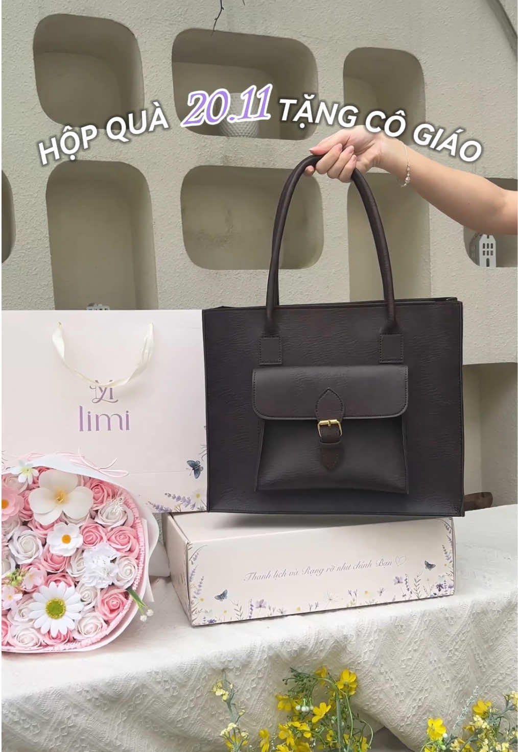Hộp quà 20/11 LIMI Bags sang, tinh tế, cô nào nhận cũng thích 💕 Nàng Mua sớm để kịp tặng cô nhé! #limibags #ngaynhagiaovietnam #tuixachcongso #qua20thang11 #tuixachnu 