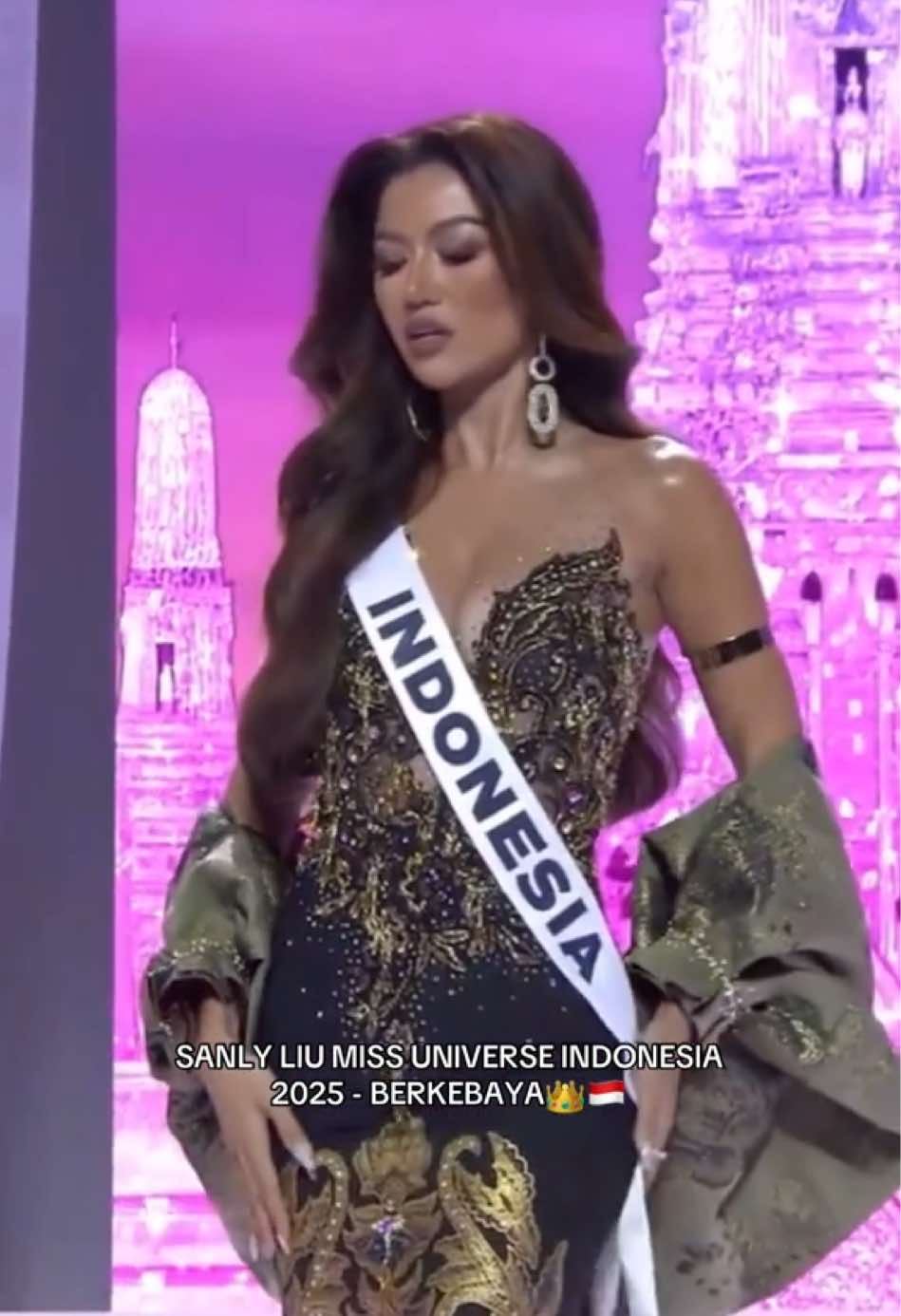 SANLY LIU MISS UNIVERSE INDONESIA 2025 - BERKEBAYA👑🇮🇩  @Sanly Liuu it's time to shine #missuniverse #missuniverse2025 #missuniverso #missuniverseindonesia2025 #missuniverseindonesia 