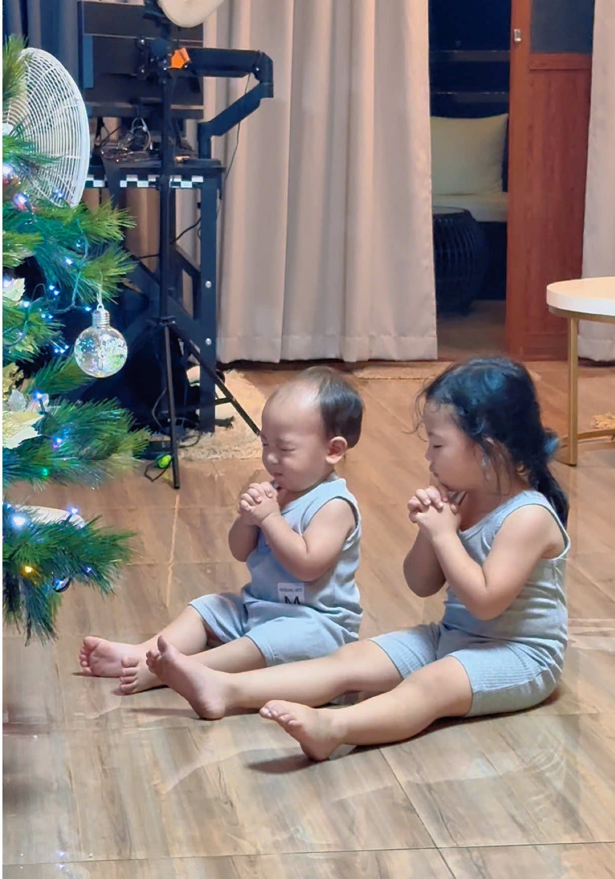 Tiny hands, big faith. Let’s all pray for Cebu 🥺🙏🏼