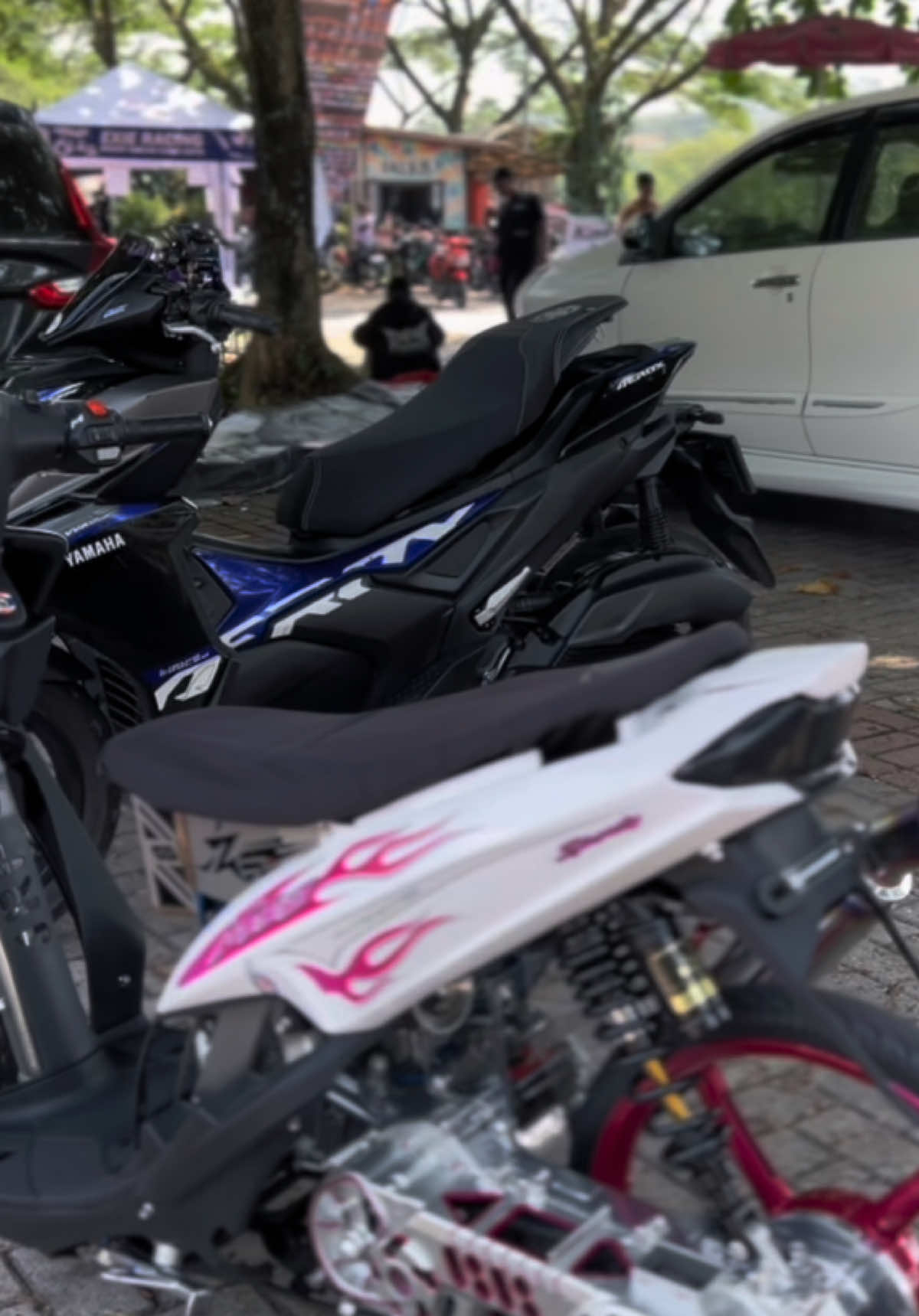 Quantum series Mode 1. Untuk pemakaian di motor aerox! Tapi tenang,, untuk semua jenis motor juga bisa kok. Masa iya gak bisa… 😎😎😎 Kalau kalian lagi pake motor apa nih ?? #beslynproject  #kulitjokmotor #cinematicmotor 