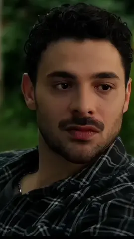 قالي قلبي بيتحرق بس لازم نفترق قالي غيرتي زايده ناري لازم ابعد بـ اختياري قبل عمري ميتسرق يبقي لازم نفترق قلت سبني وعيش حياتك اعتبرني وقت فات صعب ابقي بذكرياتك حد مخلص كان شاريك كنت عايشه عشان هواك وانت بعت اللي اشتراك هوحبي كان هلاك ولاحبي كتير عليك قالي قلبي قالي قلبي بيتحرق #قالي_قلبي_بيتحرق💔🥺💔 #قالي_قلبي_بيتحرق_بس_لازم_نفترق  #endlesslove22 #حزن_غياب_وجع_فراق_دموع_خذلان_صدمة #عيناك_كالبحر_الاسود 