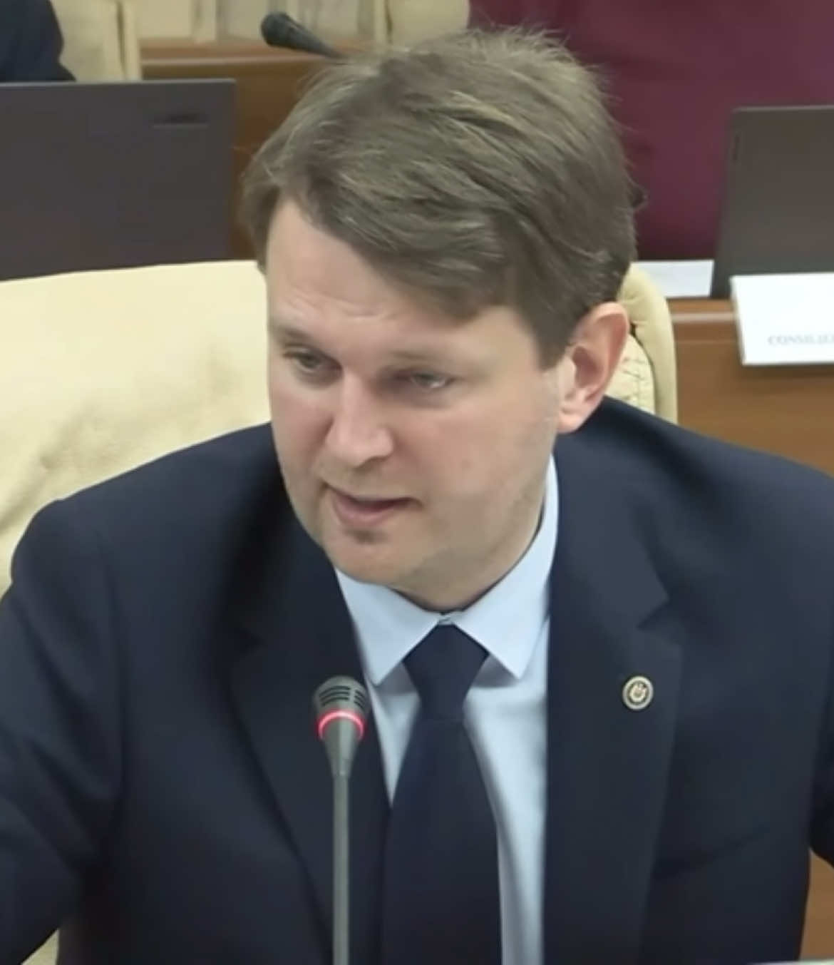 Guvernul a aprobat redistribuirea unor alocații aprobate pentru Legea bugetului din 2025. Acest lucru s-a făcut pentru a permite achitarea salariilor în sectorul bugetar pentru anul curent.