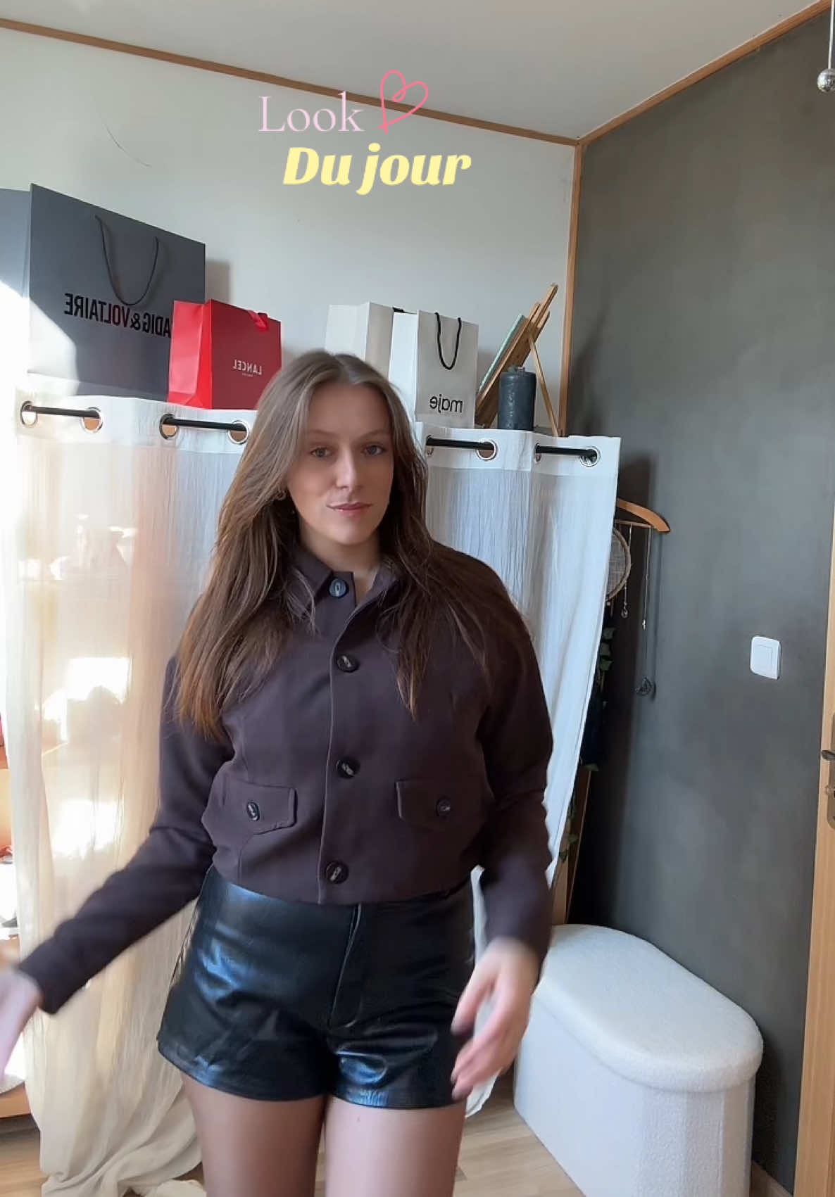 J’adore mes bottes 😍 et vous, vous validez ce look ? 🤎 #fashiontiktok #outfit #ootdfashion #automnevibes #OOTD 