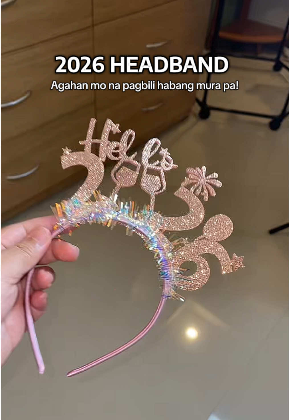 Inagapan ko na pagbili ng mga New Year items kasi for sure magmamahal na like this 2026 headband! #newyear #2026headband #2026 