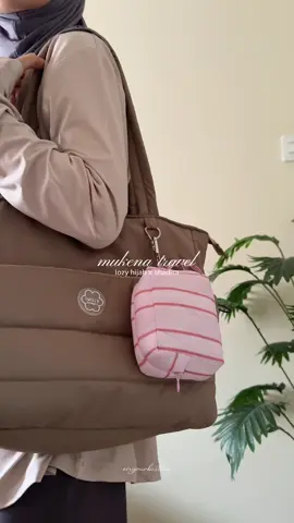 cantik gemes banget warna mukenanya, sangat travel friendly, nyaman dipakenya! 💕 #mukenatravel #prayerset #lozyxshadira 