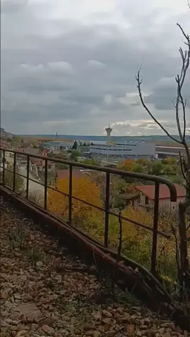 Bună ziua..! Au zis ca au modernizat magistrala CFR, între Drobeta-Turnu și Lugoj. Uitați cum arata la Gura văii magistrala în anul 2025.