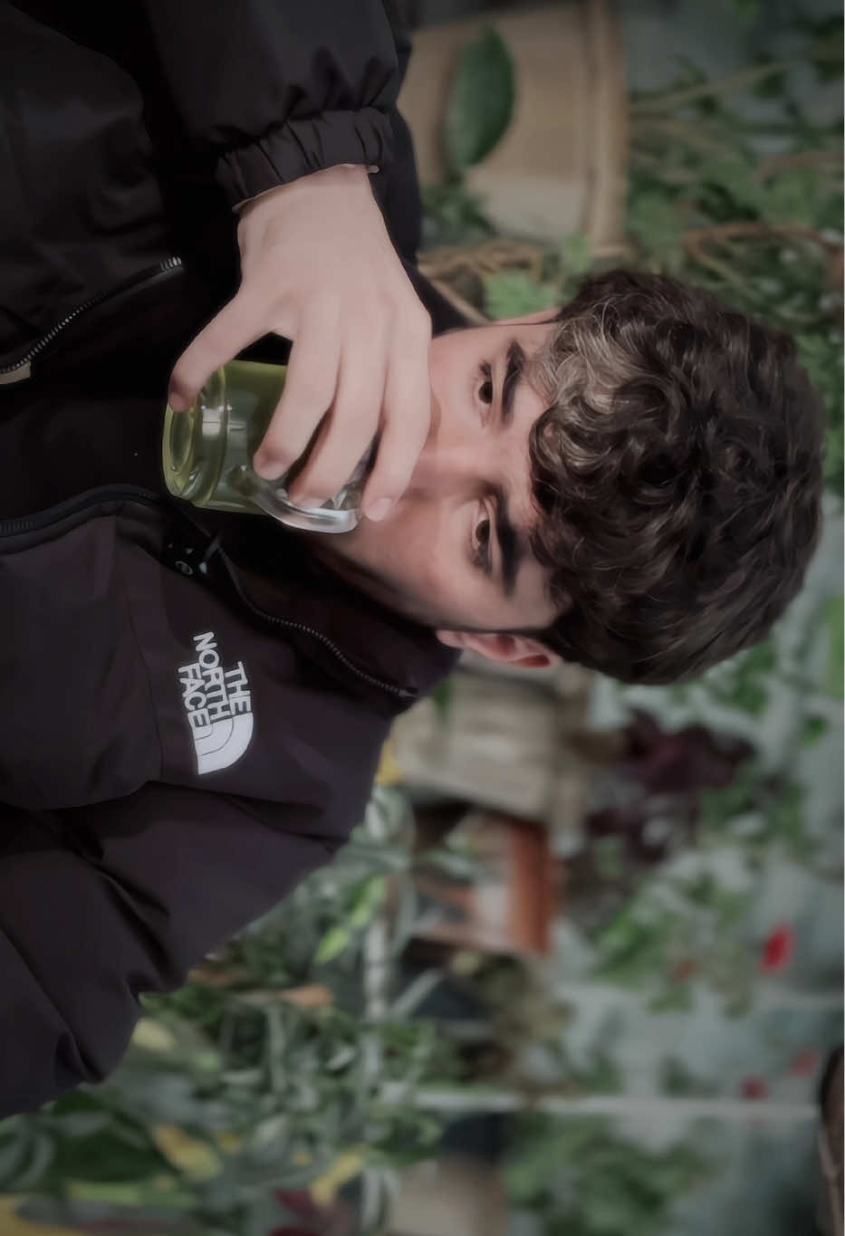 دنیا شده نامرد ز‌ مردان خبری نیست ✋🏻 - - - - - - — - #غیرت #رفاقت #خاموشی #حرف_دل #مدیر_عبدل 