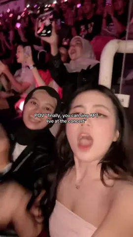 ni demi alek gua nahan untuk ga loncat loncat, seru banget woi @ROSÉ jehh balik ke jakarta jehh konser ulang, sekalian bawa lisa sama unnie” lu😭😭 #DEADLINE_IN_JAKARTA #jisoo #jennie #rosé #lisa 