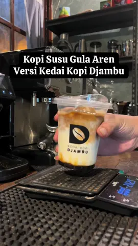 Resep Kopi Susu Gula Aren Cup 12oz Bahan : Gula Aren Cair 20gr Creamer dilarutkan 1:1 10 gr Susu UHT/FM 100gr Es Batu 100-130gr Espresso Single Shoot 30ml #kopisusugulaaren