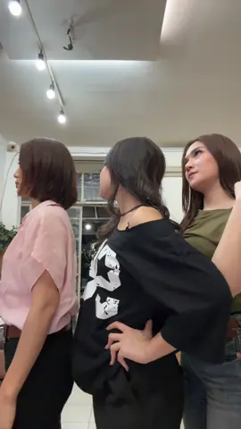 Sok tingali iyeu teh aya 2 barbie geulis geulis @NICOLE ROSSI @sintadella 