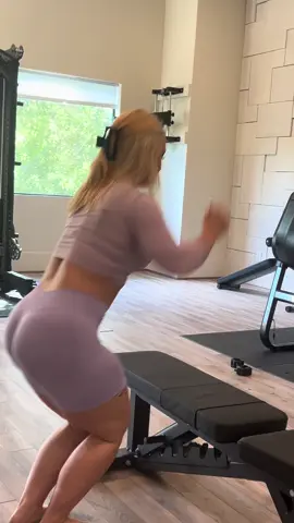 Morning jump ups for #glutes and #thighs 