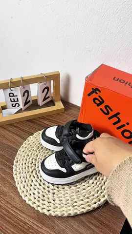 Giày thể thao cho bé, ấm nha #giaychobe #giaydepxinh #embe #thoitrangtreem #thoitrangchobe 