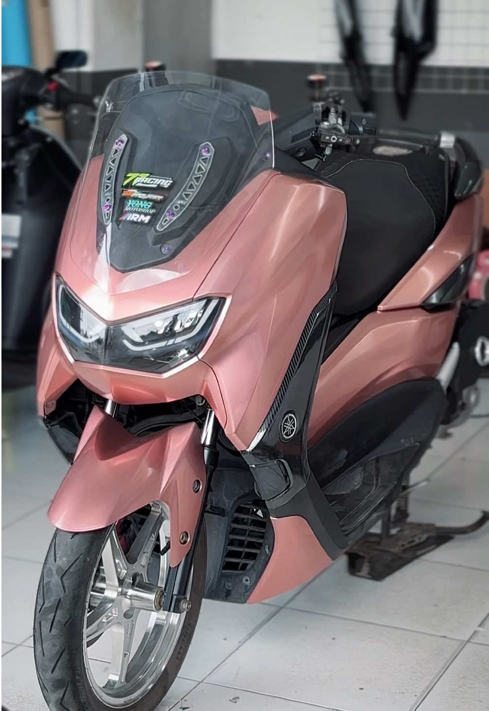 Pink rose gold x carbon 6d 🤩🔥#nmax #nmax155 #sambaskalimantanbarat #skotletmotor #fyp 