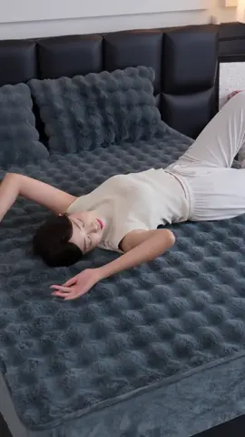 นุ่มมาก✨ผ้าปูที่นอนขนกระต่าย💕นอนสบาย ซักเครื่องได้🏡 #ผ้าปูที่นอน #ผ้าปูที่นอนเสริมใยนุ่ม #ผ้าปูที่นอนสวย #ช้อปกันวันเงินออก #tiktokshop1111ลดอลังแห่งปี 