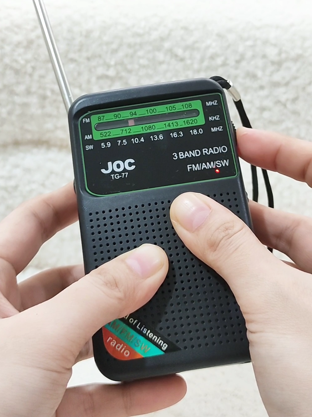 Be ready for anything! Stay updated kahit walang kuryente o internet with this rechargeable portable radio — definitely a Go-Bag must-have! @homefixhub0  #portableradio #rechargeableradio #radio #gobagessentials #emergencyready 