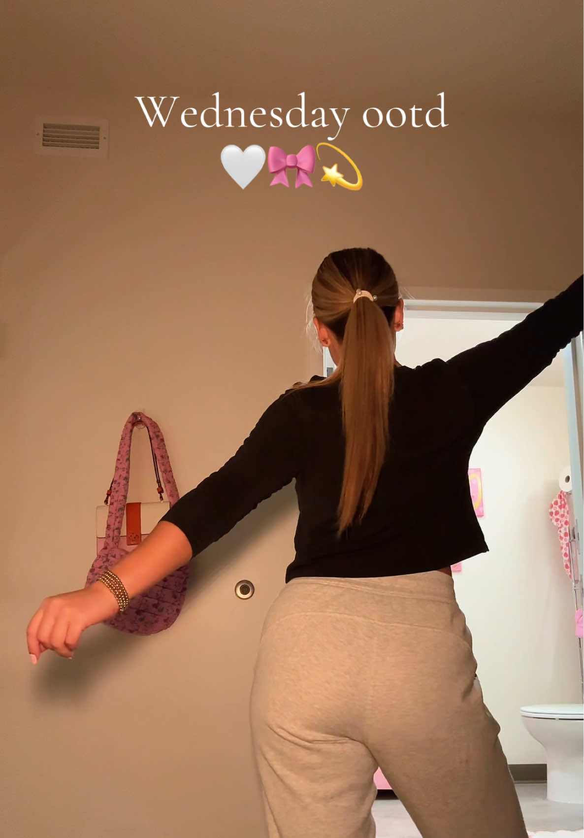 Lululemon sweats >>>>>> the BEST. 🥹🤍 #fyp #OOTD #collegestudent #class #school 