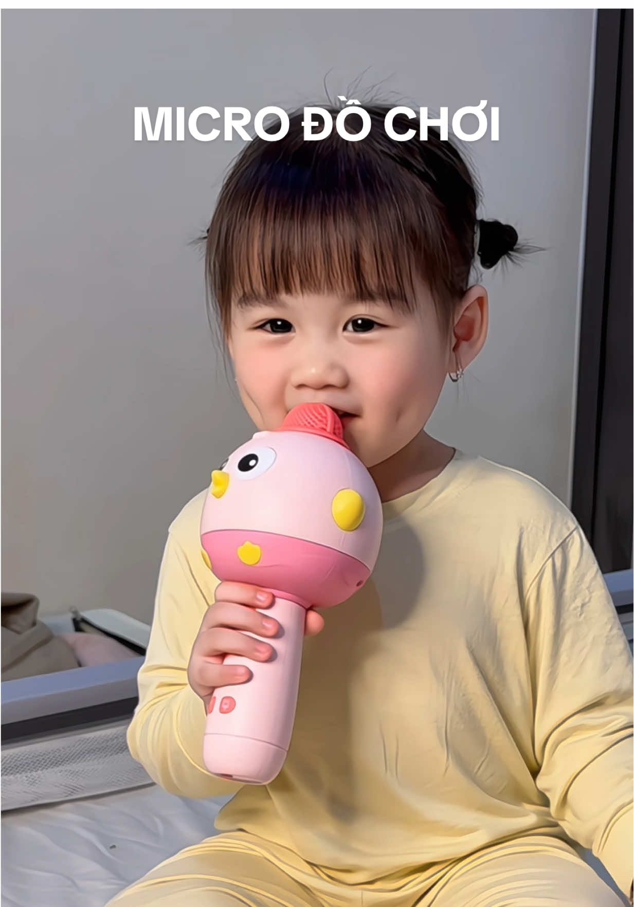 Micro có tích hợp bài hát, kể chuyện, đọc thơ, nhại lại giọng nói. Bé nào đang tập nói thì các mẹ có thể tham khảo mua nha #embemalum #microdochoichobe #dochoitreem #xuhuong 