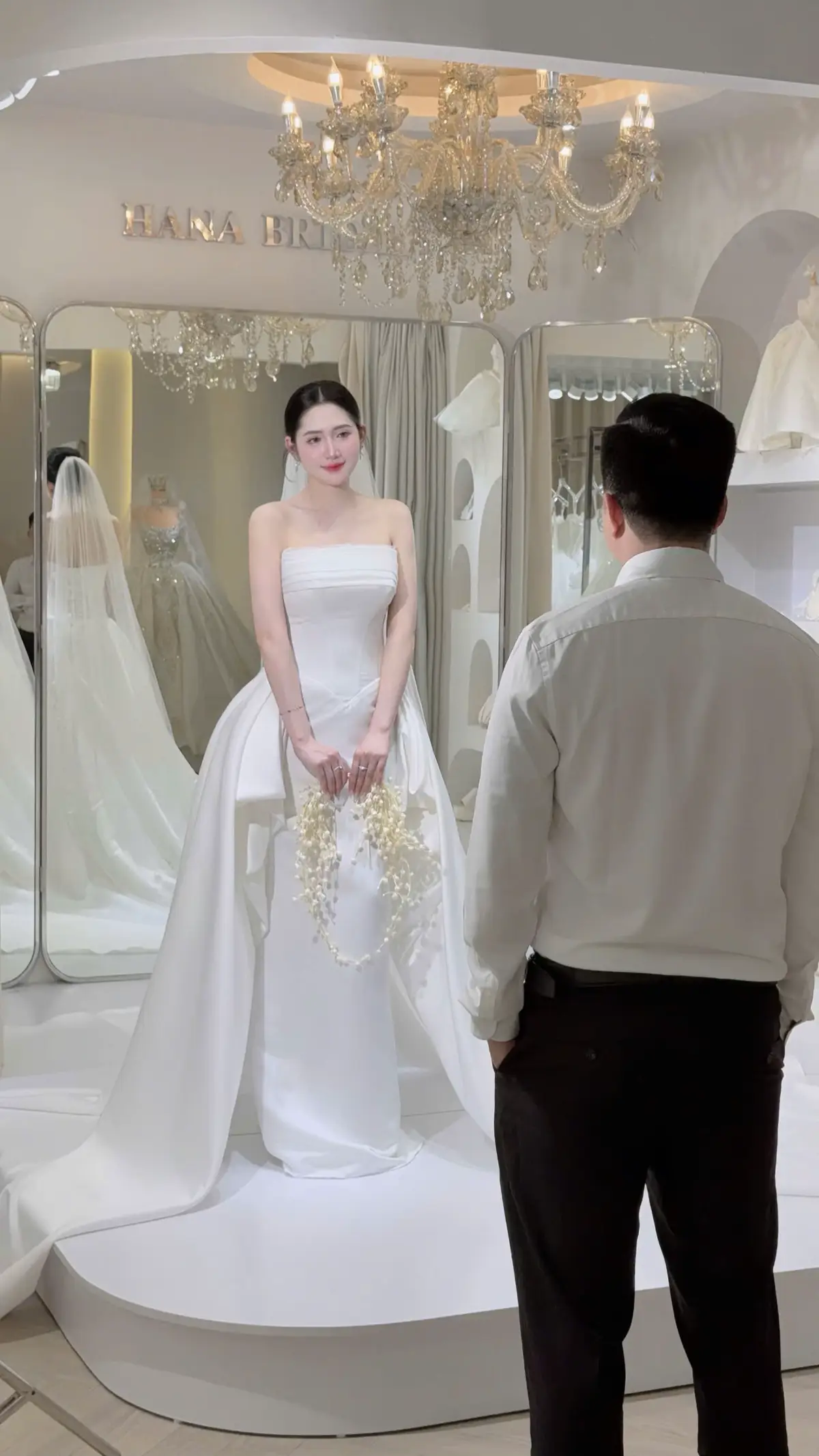 Check trend mà dâu rể nào ghé Hana cũng muốn đu nạ#hanastudio #anhcuoidephaiduong #vaycuoi #trangdiemdephaiduong #vaycuoi 